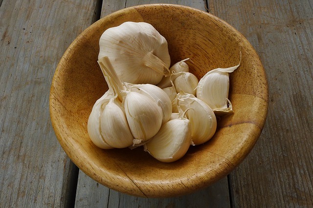 How Garlic Aids Weight Loss