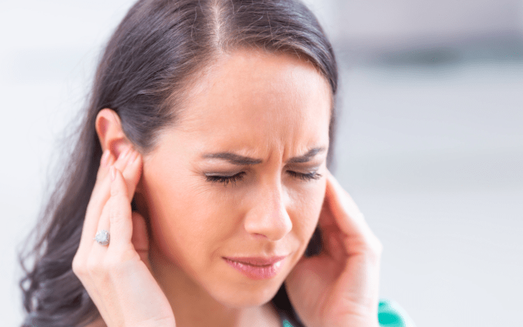 does tinnitus go away by itself